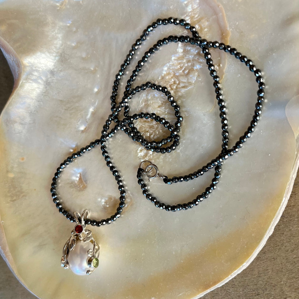Hematite Sea Pearl Gem Necklace