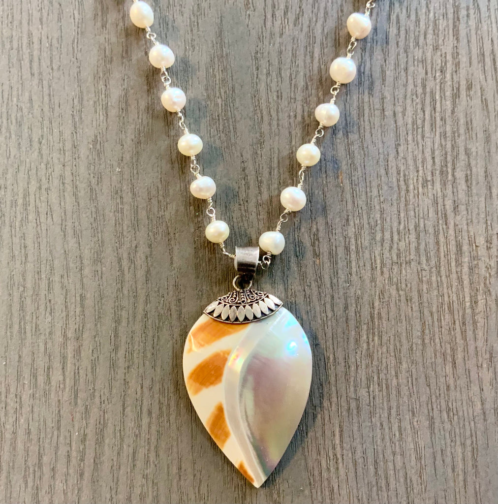 Nautilus Leaf Pearl Necklace