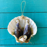 Mussel Shell Manger Scene