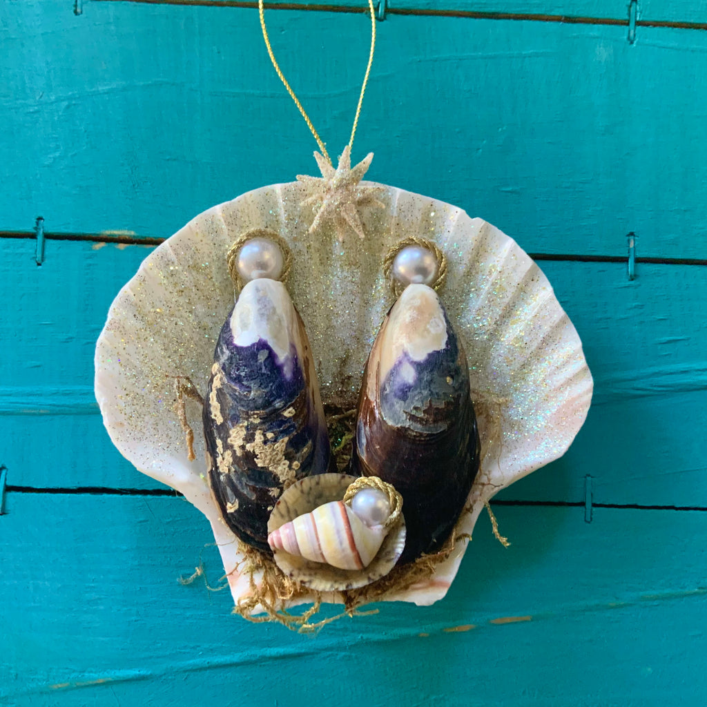 Mussel Shell Manger Scene