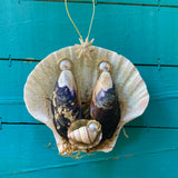 Mussel Shell Manger Scene