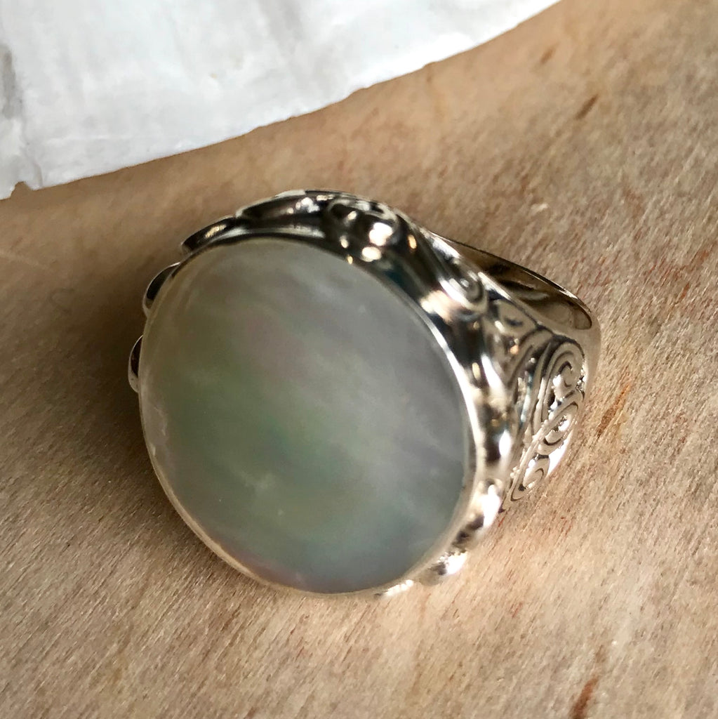 MOP Fancy Circle Ring