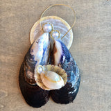 Mussel Shell Manger