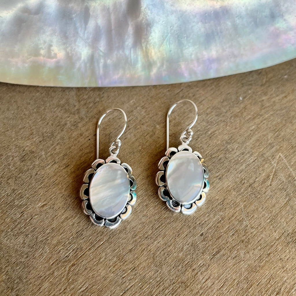 MOP Oval flower Earrings