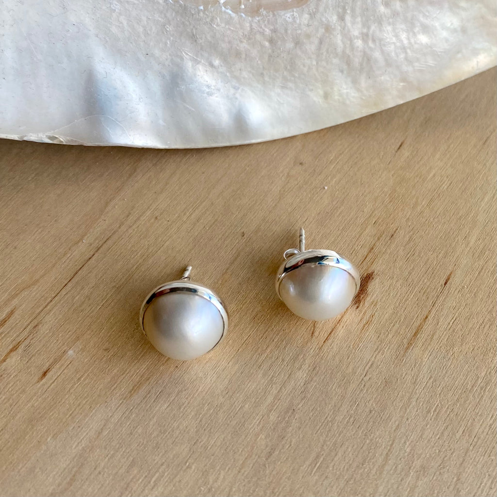 Silver Edge Pearl Stud Earrings