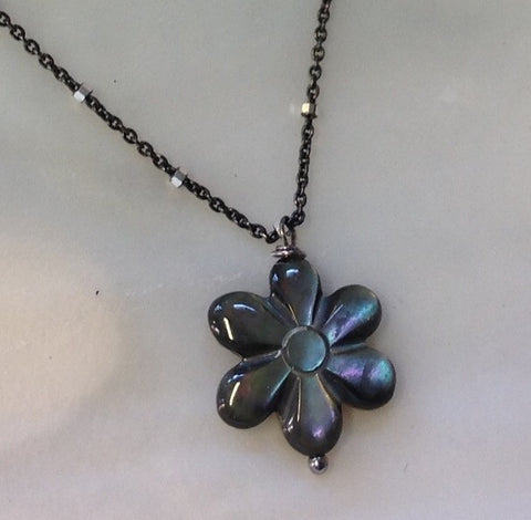 Black Shell Flower Necklace