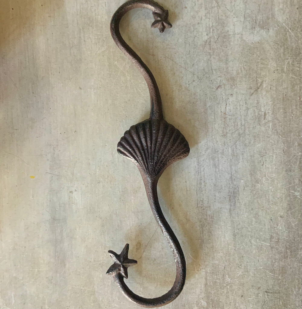 Clam Shell Plant Hook