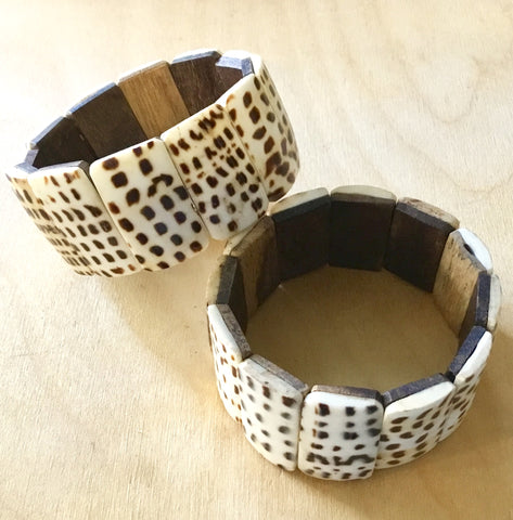 Speckled Conus Stretch Bangle