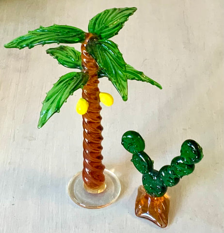 Oasis Beauty Glass Figurine