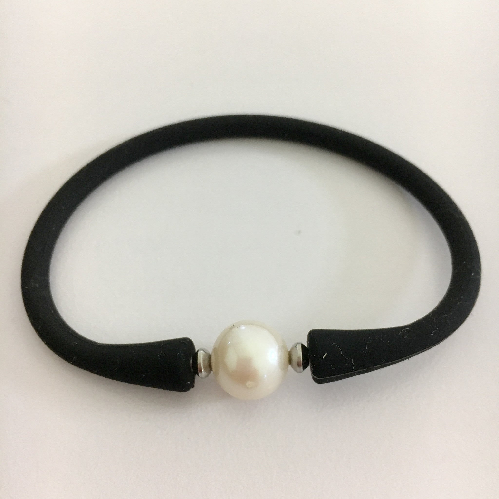 Rubber and store pearl bracelet