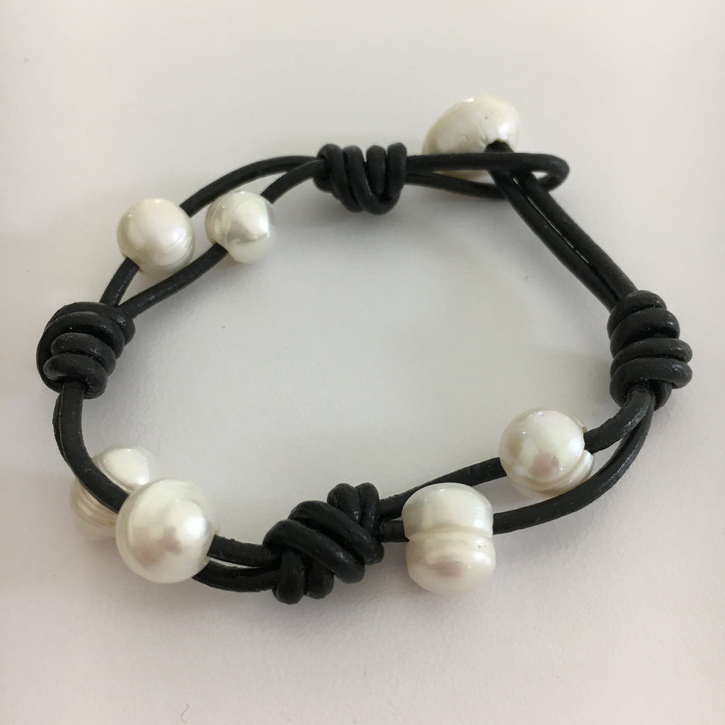 White Pearl Leather Knot Bracelet