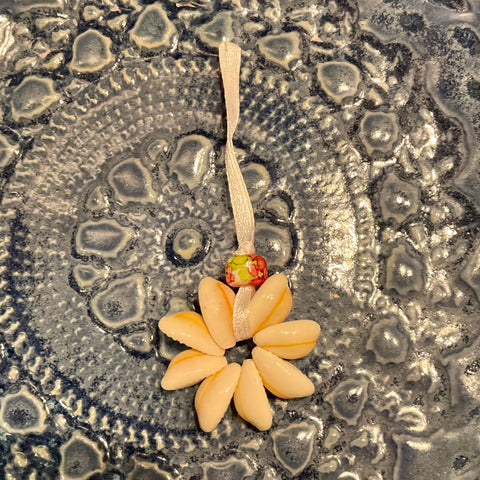 Mini Shell Daisy Ornament