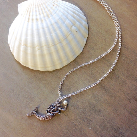 Mermaid Pearl in Hand Necklace
